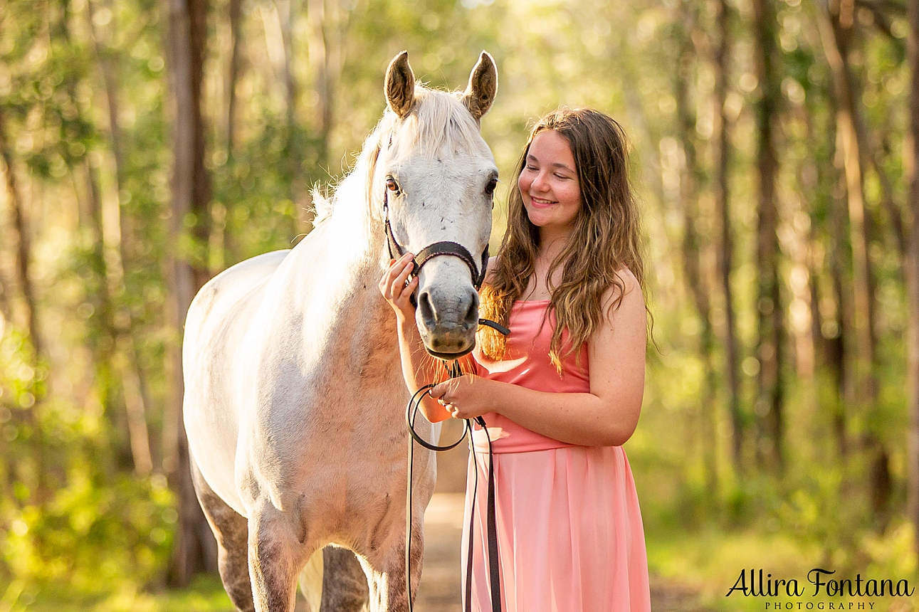 Melissa and Christine's photo session at Scheyville National Park 