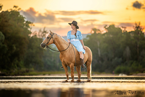 Courtney and Jake's session at Yarramundi River