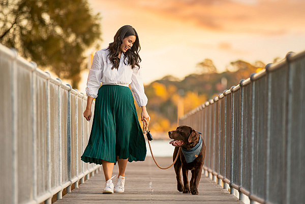 sydney-pet-photographer-labrador-with-owner.jpg